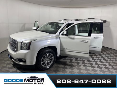 Used 2016 GMC Yukon XL Denali w/ Open Road Package image 10