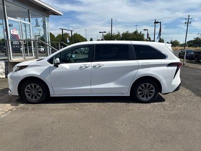 Used 2022 Toyota Sienna LE