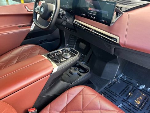 Used 2024 BMW iX xDrive50 w/ Sport Package AWD/4WD image 17