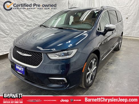 Certified 2025 Chrysler Pacifica Pinnacle w/ Trailer Tow Group AWD/4WD image 1