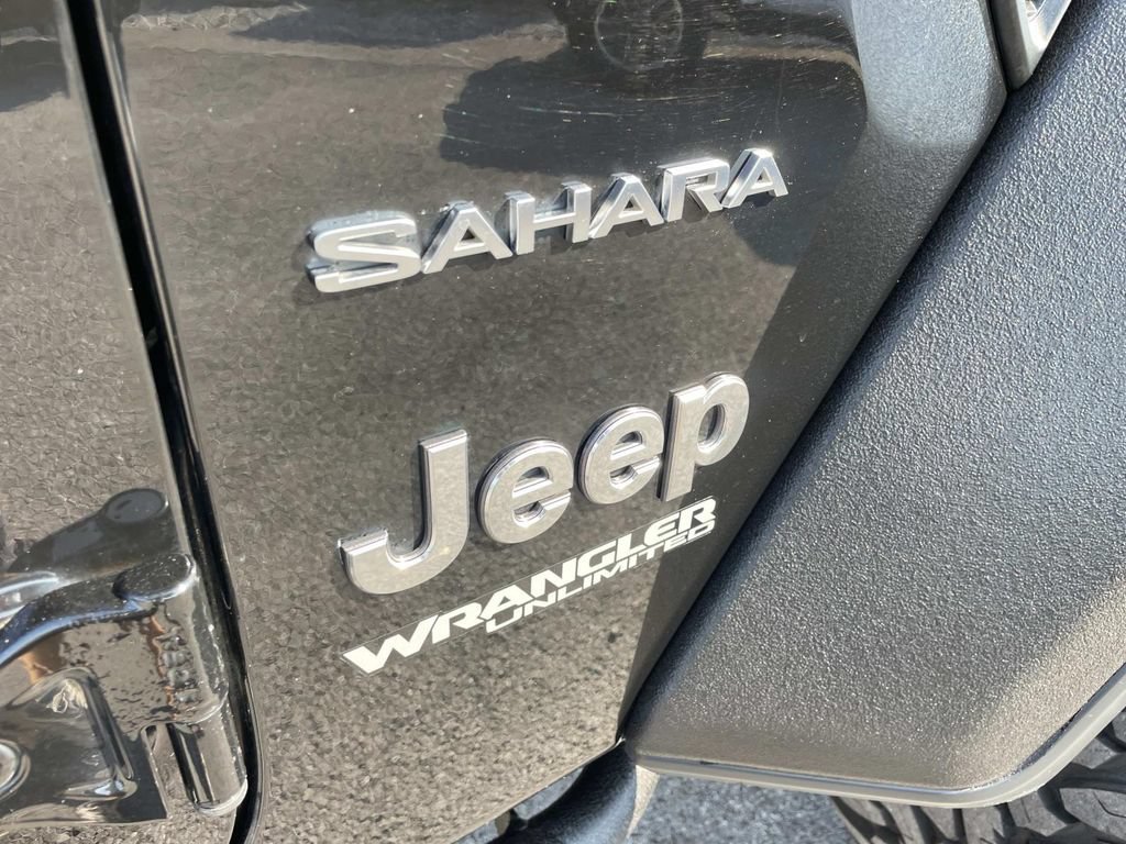 Used 2018 Jeep Wrangler Unlimited Sahara AWD/4WD image 35