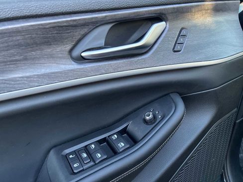 Used 2023 Jeep Grand Cherokee Limited image 24