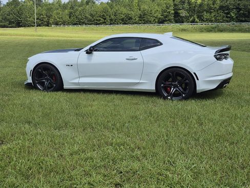 Used 2019 Chevrolet Camaro SS RWD image 5
