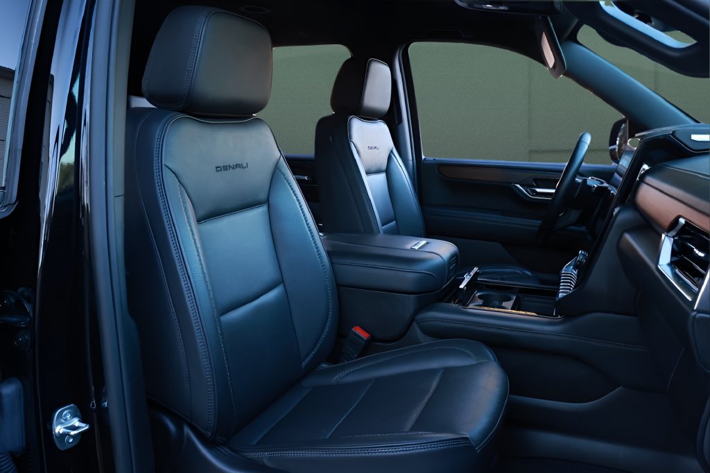 Used 2025 GMC Yukon XL Denali AWD/4WD image 31