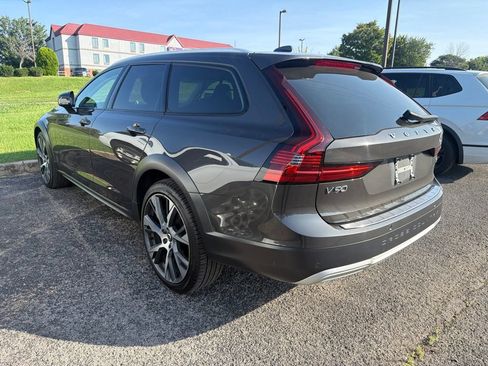 Used 2023 Volvo V90 B6 Cross Country Ultimate w/ Climate Package AWD/4WD image 3