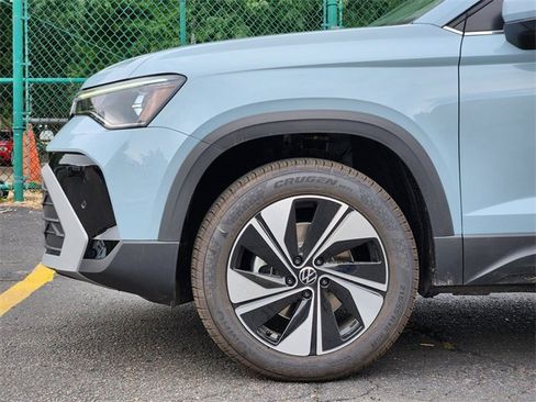 New 2025 Volkswagen Taos SE image 10