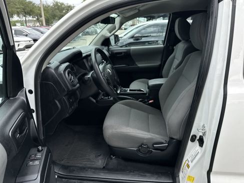 Used 2022 Toyota Tacoma SR RWD image 2
