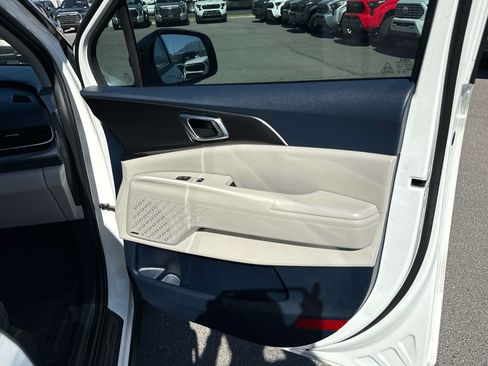 Used 2025 Kia Carnival SX Prestige FWD image 20