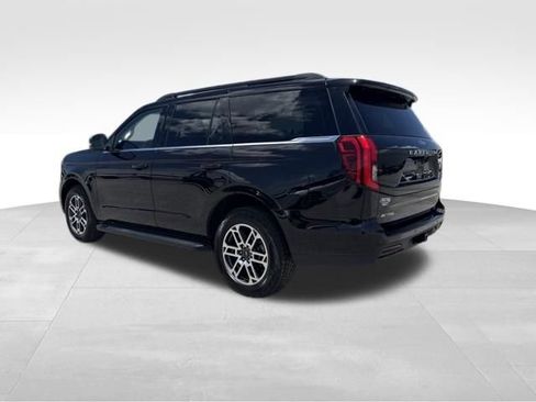 Used 2025 Ford Expedition Active AWD/4WD image 3