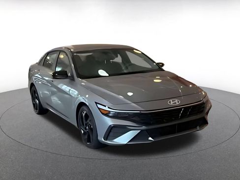 Used 2026 Hyundai Elantra Sport FWD image 12