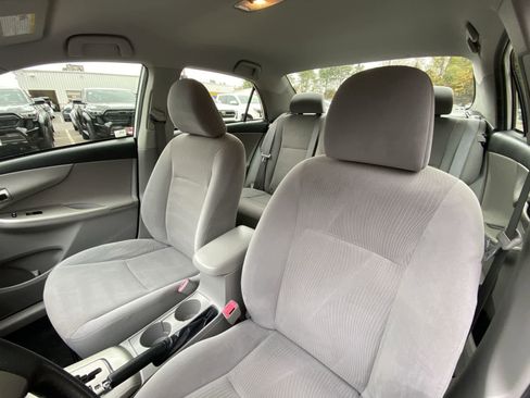Used 2013 Toyota Corolla LE image 26