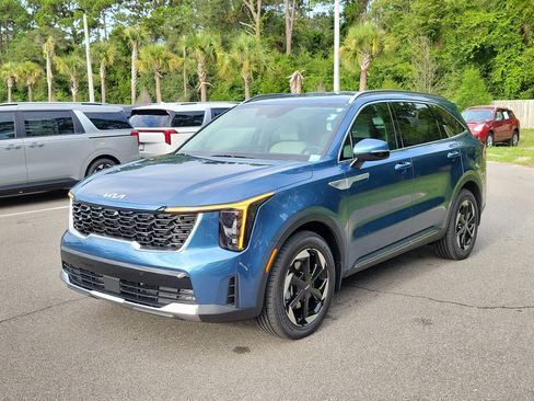 Certified 2025 Kia Sorento EX FWD image 3