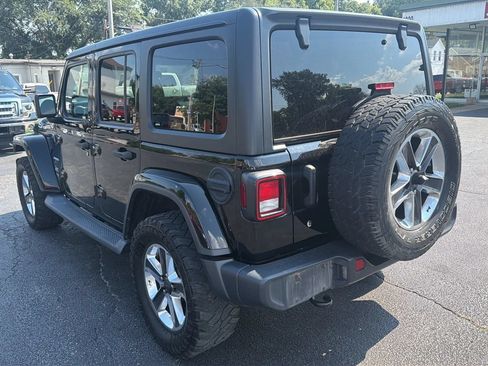 Used 2019 Jeep Wrangler Unlimited Sahara AWD/4WD image 7