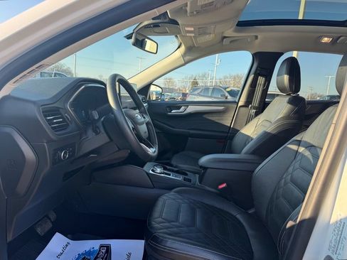 Used 2023 Ford Escape Platinum w/ Premium Technology Package AWD/4WD image 23