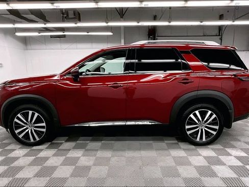 Used 2025 Nissan Pathfinder Platinum AWD/4WD image 14