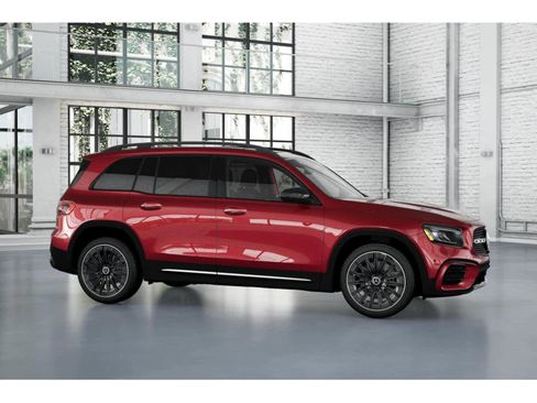 Used 2025 Mercedes-Benz GLB 250 image 13