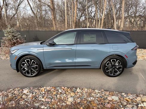 New 2026 Lincoln Nautilus Reserve image 2