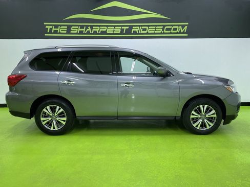 Used 2020 Nissan Pathfinder SV image 11