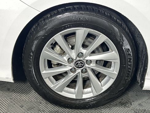 Used 2021 Toyota Camry LE image 9