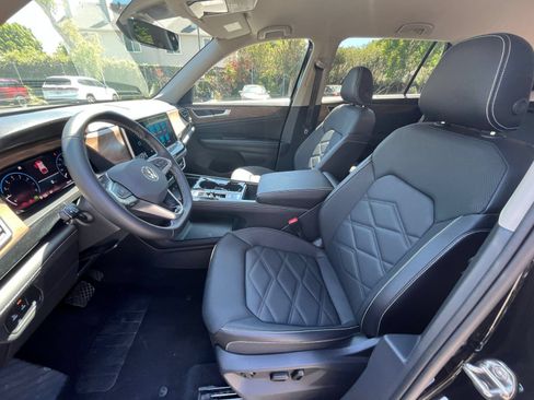 Used 2026 Volkswagen Atlas SE FWD image 25