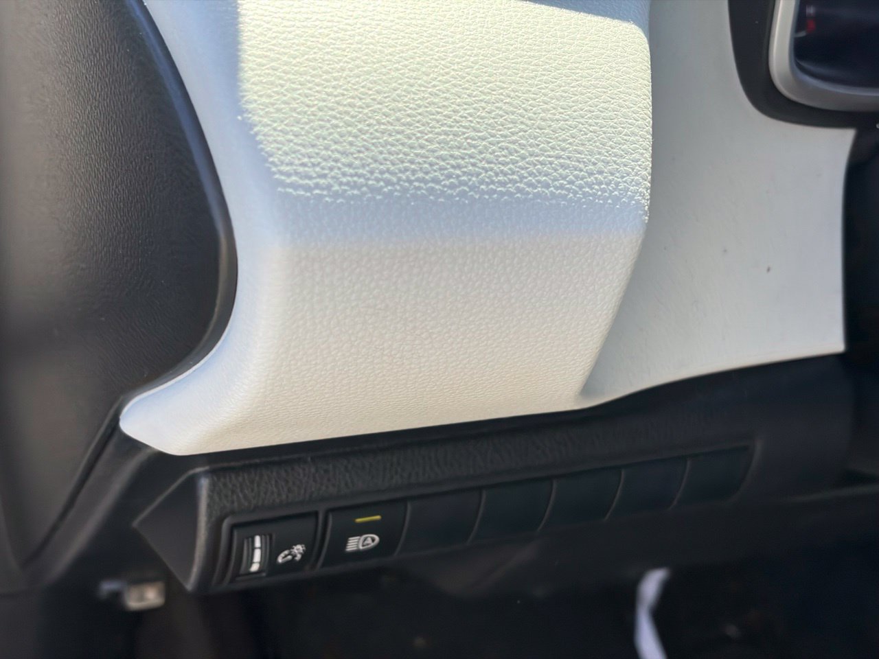 Used 2019 Toyota Corolla SE w/ Carpet Mat Package FWD image 6