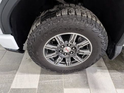 Used 2024 GMC Sierra 1500 AT4 w/ Technology Package AWD/4WD image 8