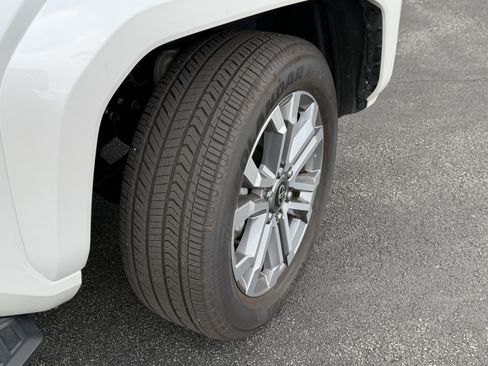 Used 2025 Toyota 4Runner Limited AWD/4WD image 3