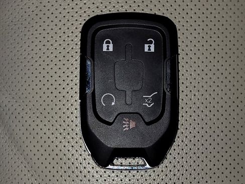 Used 2017 GMC Acadia Denali w/ Technology Package FWD image 32