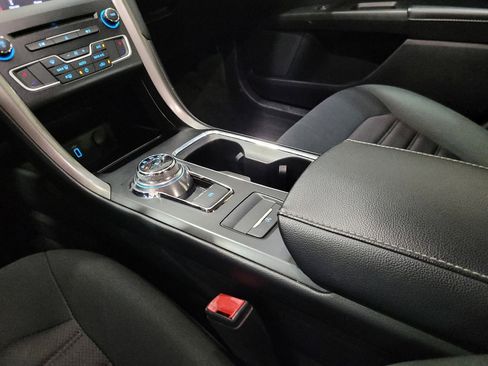 Used 2018 Ford Fusion SE w/ Fusion SE Technology Package image 26