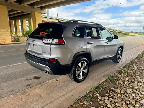 Used 2020 Jeep Cherokee Limited AWD/4WD image 3