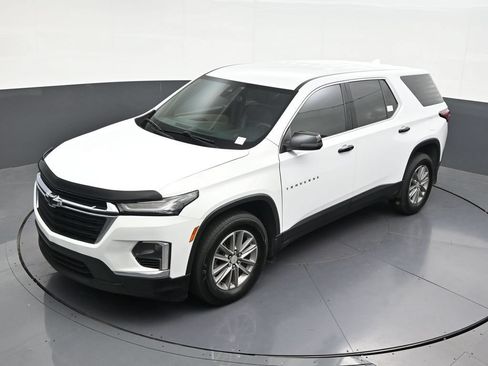 Used 2023 Chevrolet Traverse LS FWD image 16
