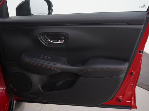 Used 2025 Honda HR-V Sport image 11