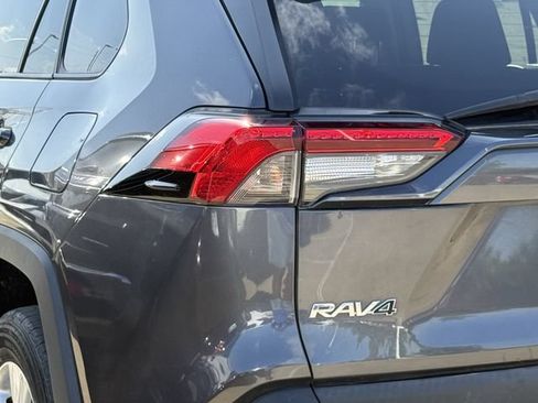 Used 2020 Toyota RAV4 XLE w/ Convenience Package FWD image 6