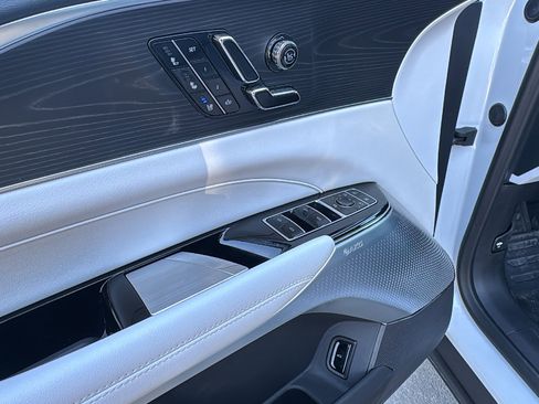 Used 2025 Cadillac Lyriq Luxury image 13