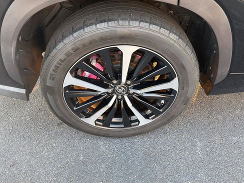 Used 2021 Toyota Highlander XSE FWD image 40