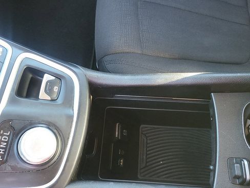 Used 2016 Chrysler 200 Limited image 17
