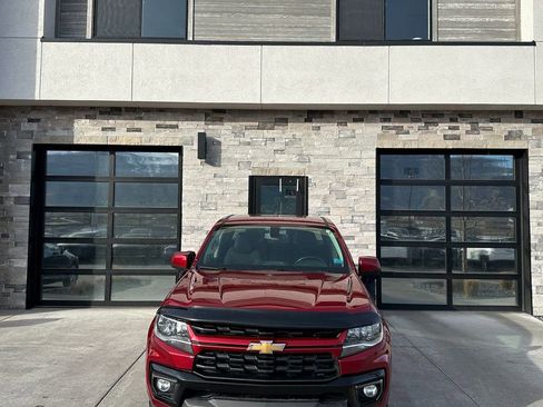 Used 2021 Chevrolet Colorado LT w/ LT Convenience Package AWD/4WD image 8