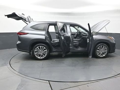 Used 2023 Toyota Highlander Platinum image 60