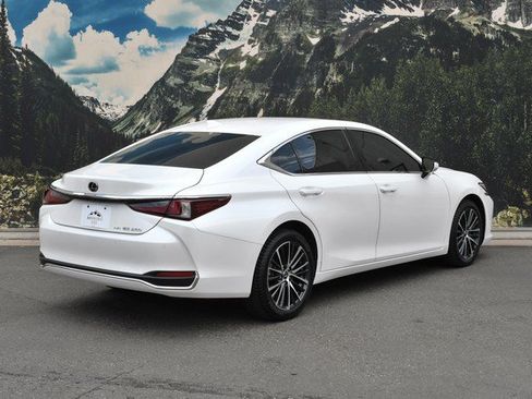 Used 2022 Lexus ES 250 w/ Premium Package AWD/4WD image 3