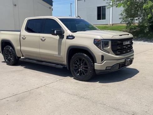 Used 2022 GMC Sierra 1500 Elevation w/ Elevation Premium Package AWD/4WD image 2