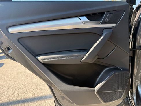 Used 2020 Audi Q5 2.0T Titanium Premium Plus w/ Premium Plus Package image 28