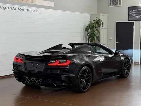 Used 2023 Chevrolet Corvette Z06 RWD image 3