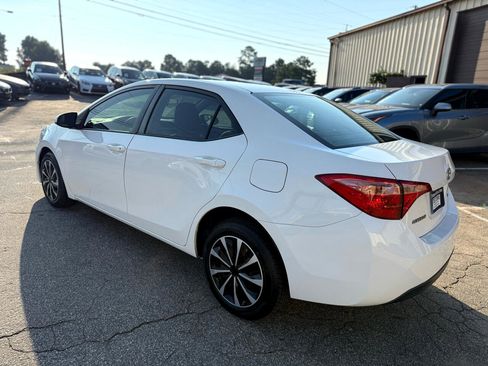Used 2019 Toyota Corolla LE image 2