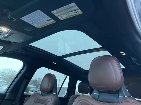 Used 2025 Lincoln Aviator Reserve w/ Equipment Group 201A image 13