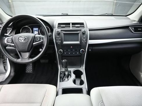 Used 2017 Toyota Camry SE FWD image 14