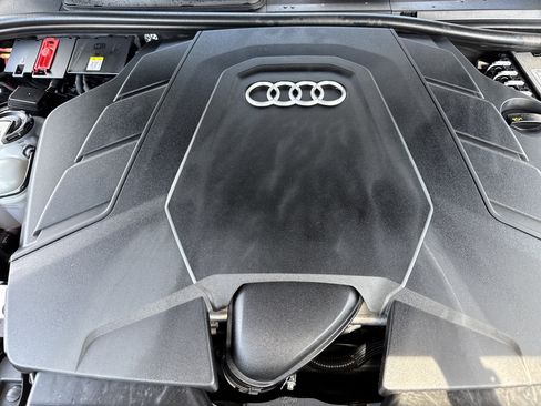 Used 2019 Audi Q8 Premium Plus AWD/4WD image 32