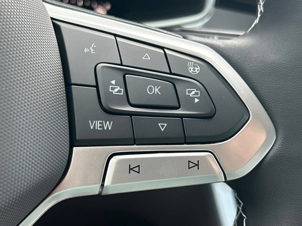 New 2026 Volkswagen Taos SE FWD image 26