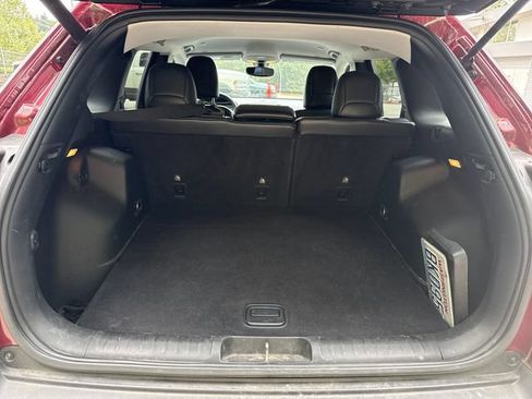 Used 2019 Jeep Cherokee Latitude Plus w/ Comfort/Convenience Group AWD/4WD image 12