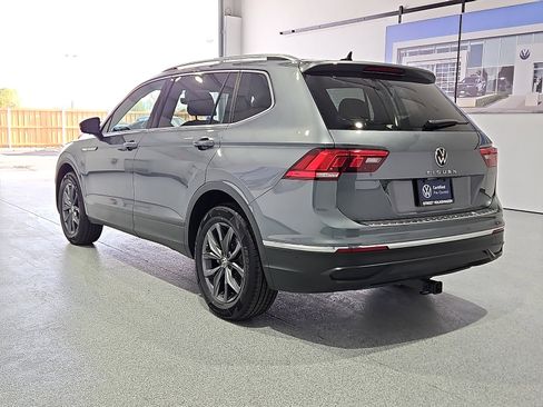 Certified 2022 Volkswagen Tiguan SE image 2