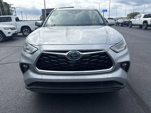 Used 2023 Toyota Highlander Limited FWD image 6